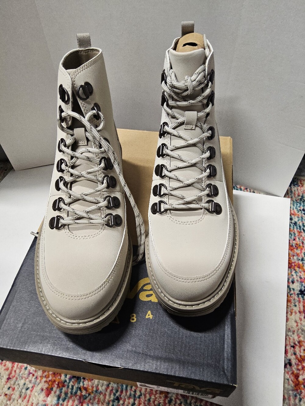 NWOT Women's Lace-Up Size 8 Teva Midform cream  olores Combat Boots